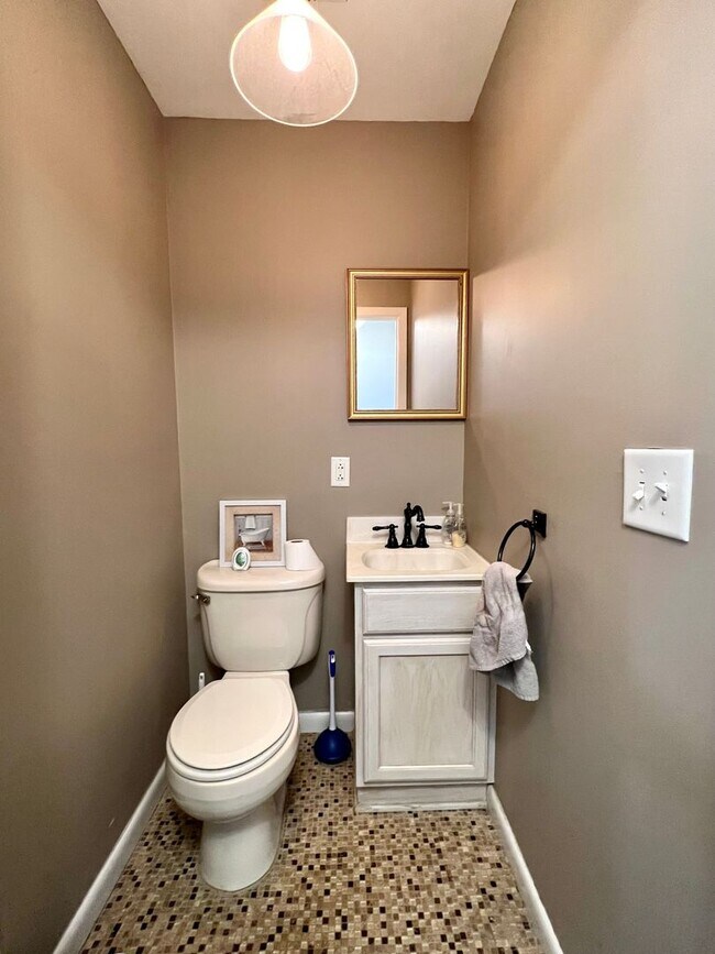 Photo - 206 Mitchell Cir