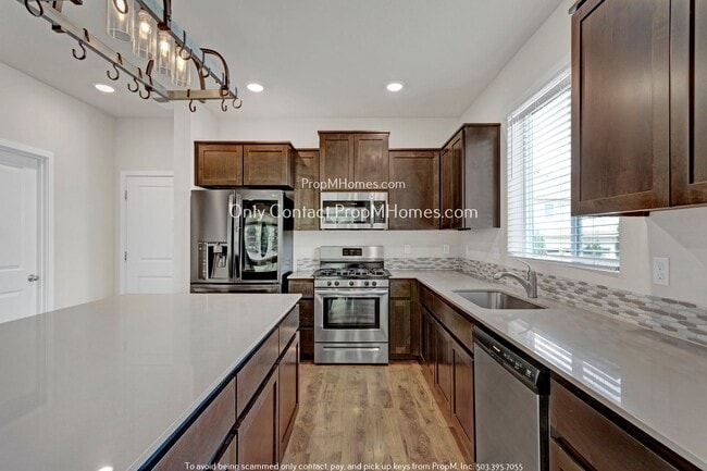 End-Unit Elegance: Charming Townhome in No... - End-Unit Elegance: Charming Townhome in No...
