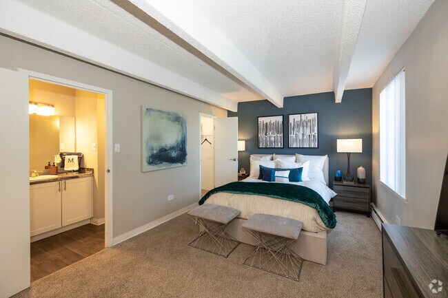 1BR, 1BA - 706SF - Bedroom