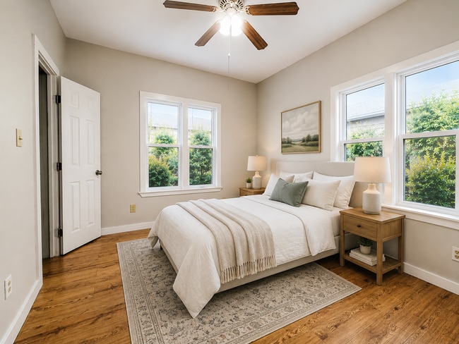 Photo - 104 N Greenleaf St
