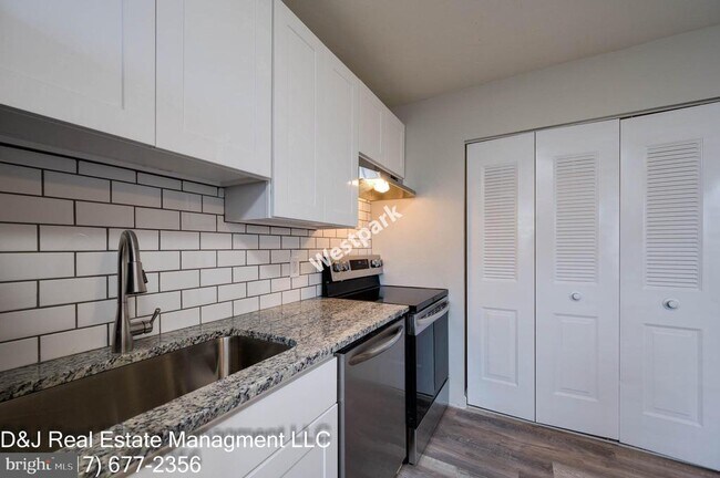 Photo - 16 North St Townhome