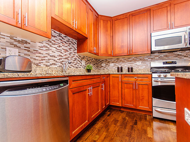 Kitchen - 1903 W Diversey Pkwy Condo Unit 401