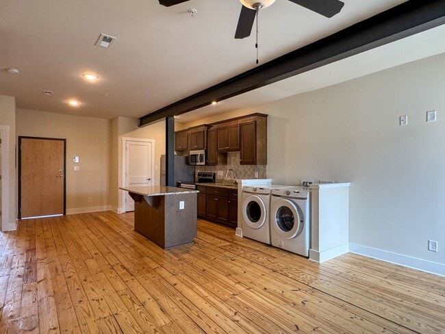 Photo - 106 N Main St