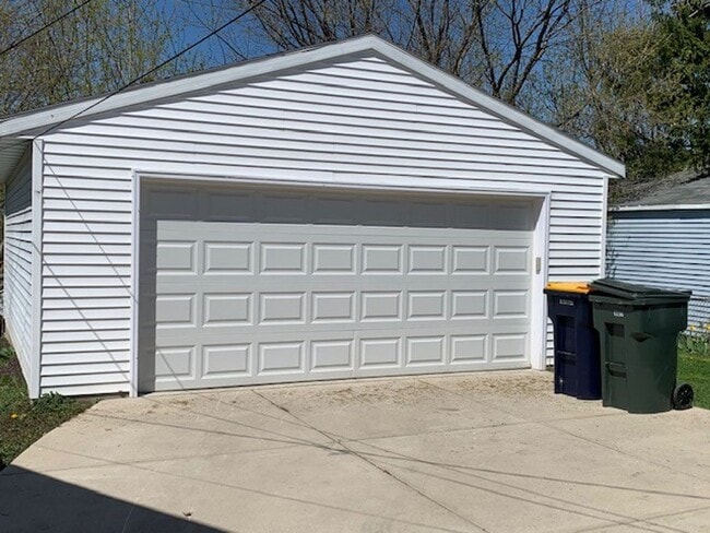 Photo - West Allis 3 bedroom 1 bath 2.5 car garage