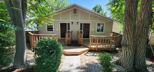 Building Photo - 1411 E Hays St Rental