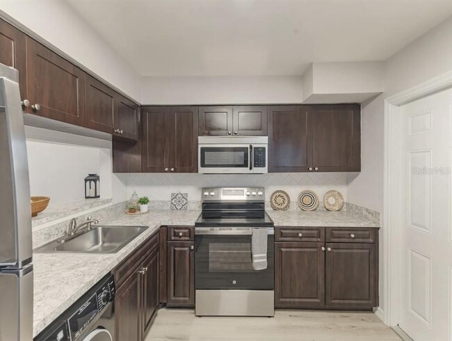 Photo - 121 Danube Ave