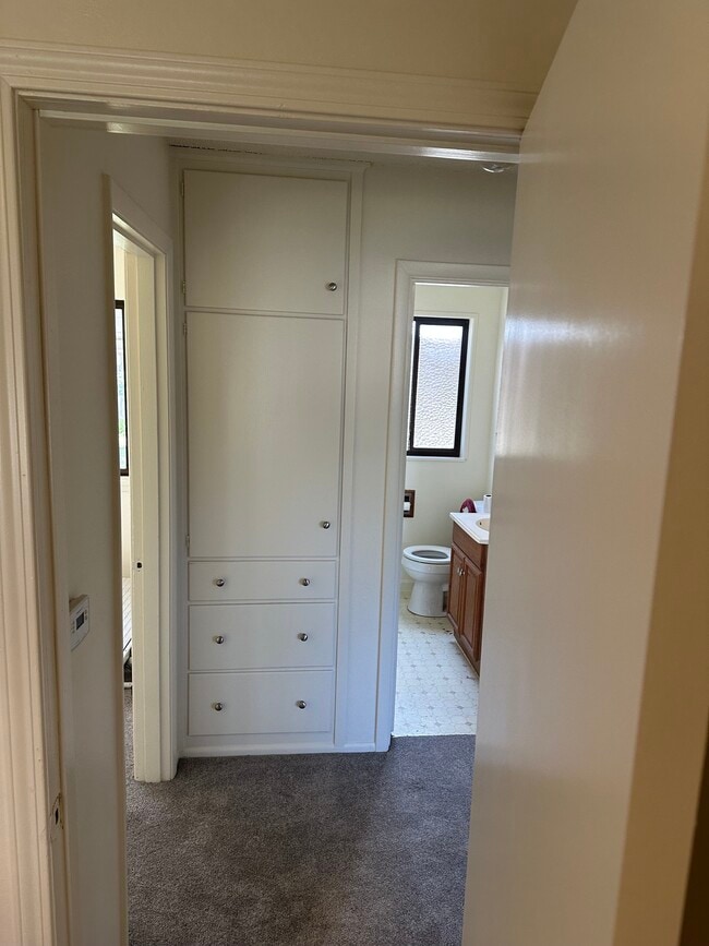 Building Photo - 114 M St SE