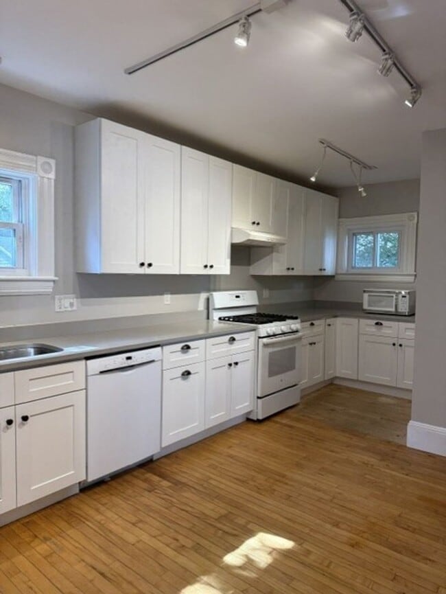 28-30 Everett St