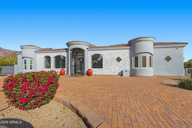 Building Photo - 5399 S Via de Rico