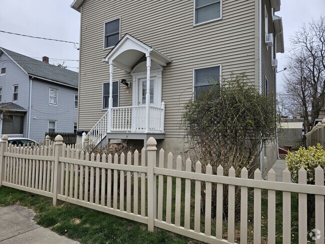 Building Photo - 59 Harbor St Unit 2 Rental