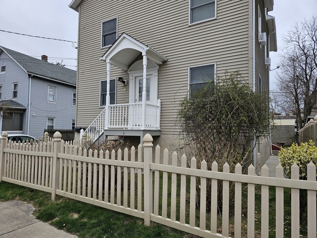 Building Photo - 59 Harbor St Unit 2 Rental