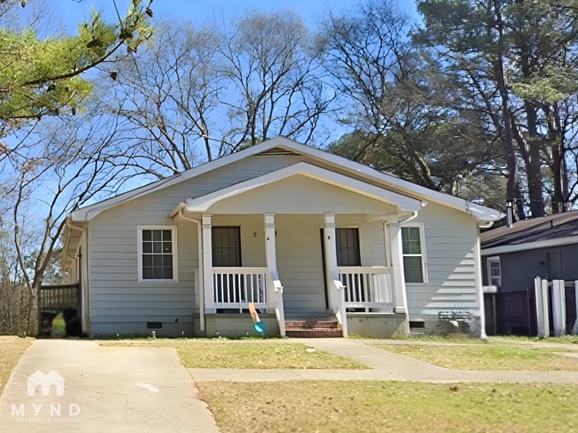 Photo - 593 Cedar Ave NW