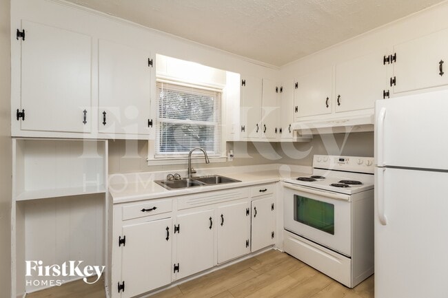 Photo - 2754 Mary Ave