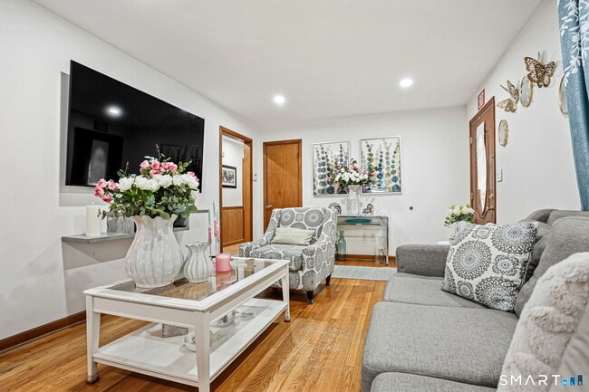 Photo - 7 Newport Dr