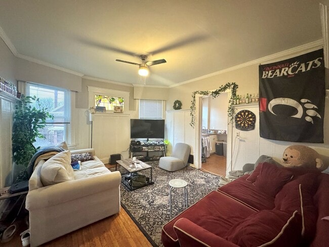 Building Photo - 2430 Fairview Ave Unit 2