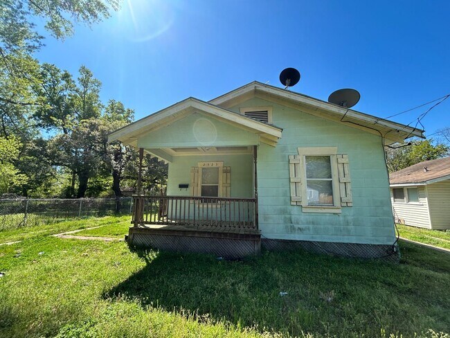 Large 2 Bedroom Shreveport Home - Large 2 Bedroom Shreveport Home