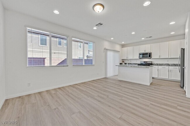 Photo - 8136 Rockflower St