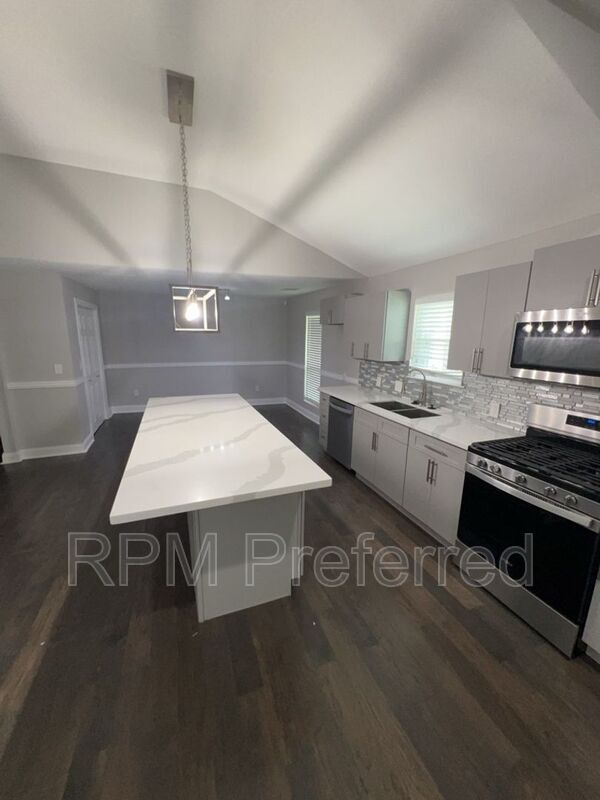 Photo - 401 Walton St