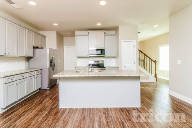 Photo - 483 Ireland Ln