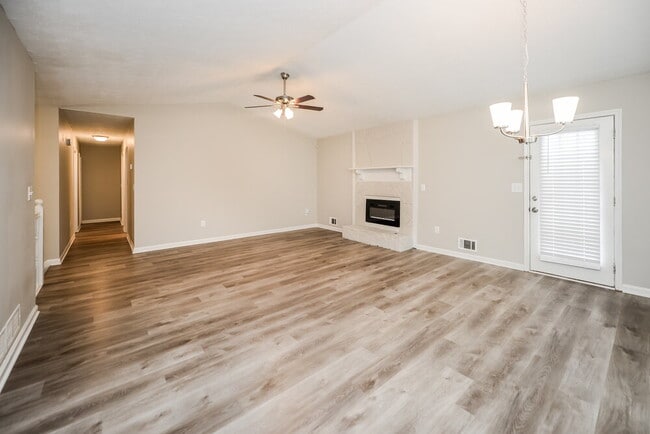 Photo - 1658 Eric Cir