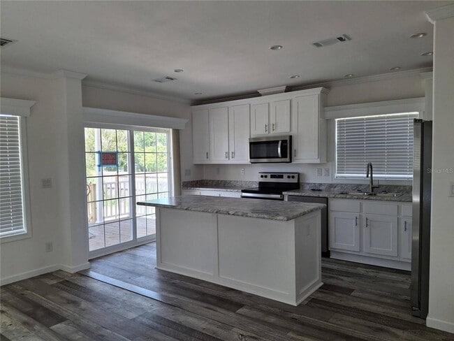 Photo - 114 Emerald Ave N