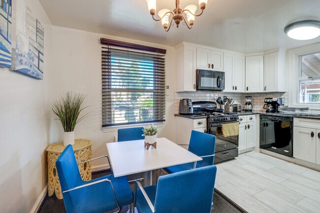 Photo - 2430 S Oakland St Unidad ID1385650P