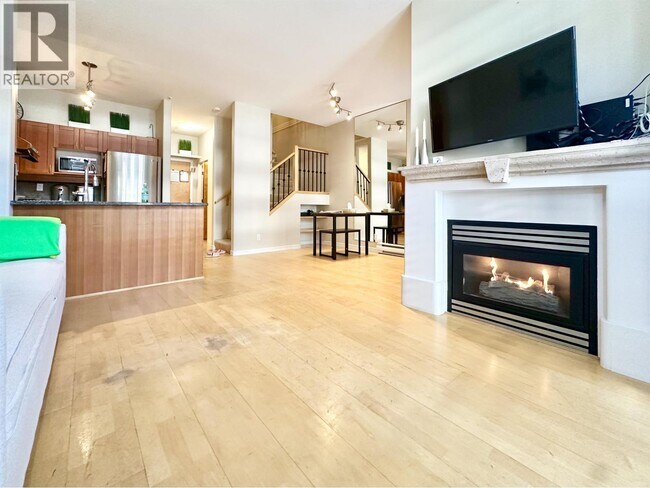 Photo - 2688 Vine St