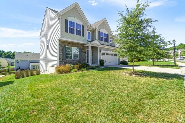 Building Photo - Enjoy the Community's Resort Like Living! Rental