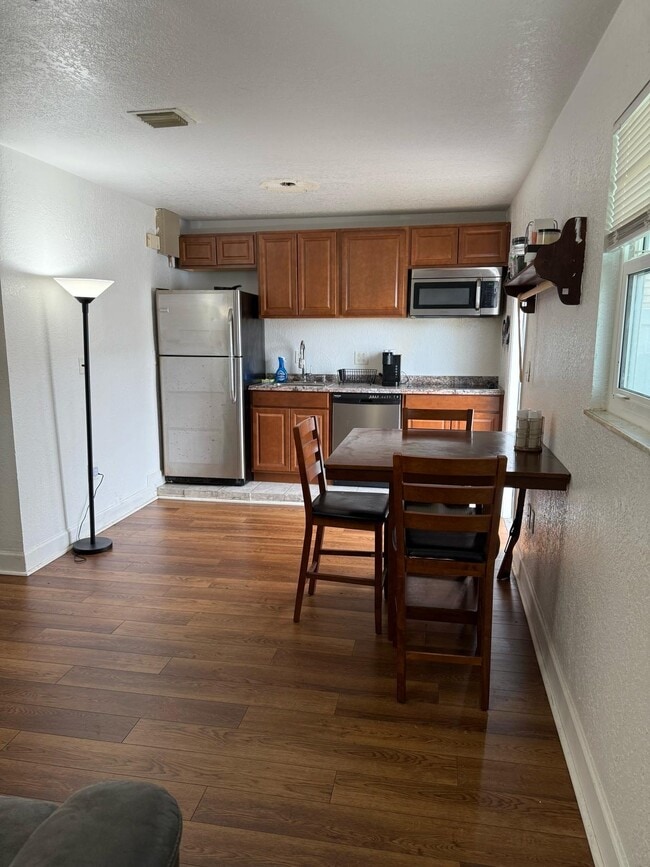 dining/ kitchen - 670 NW Treemont Ave Unit 1