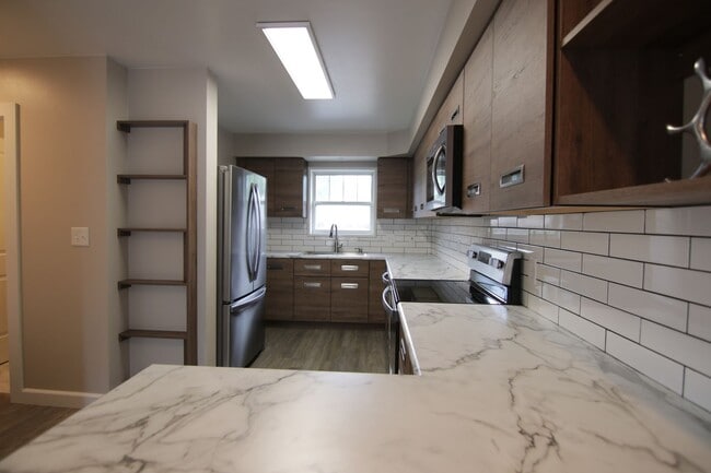 Updated 2 Bed 2 South Hill property 10 min from Medical District hospitals - Updated 2 Bed 2 South Hill property 10 min from Medical District hospitals