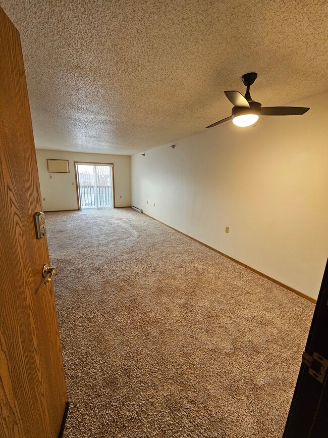 880 sf 1b/1b - Wilkeshire Apartments