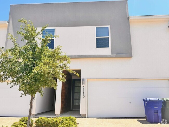 Building Photo - 9913 Kaspar Dr Unit 9913 Rental
