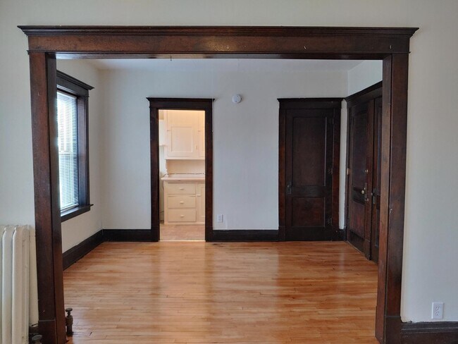 Photo - 901-909 Summit Ave S