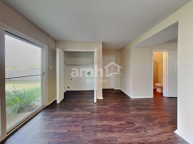 Photo - 115 Karrie Dr