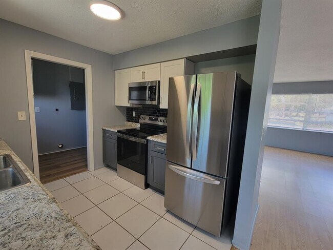 Photo - 22329 Niagara Ave