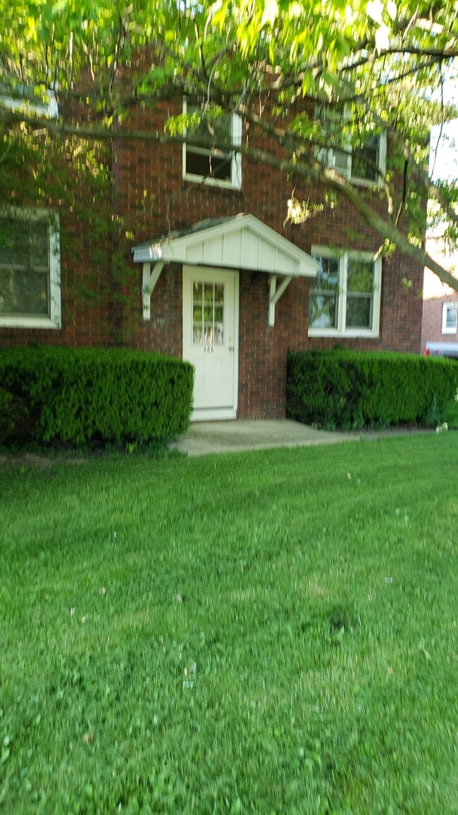Photo - 166 Longmeadow Rd Unit apt 4