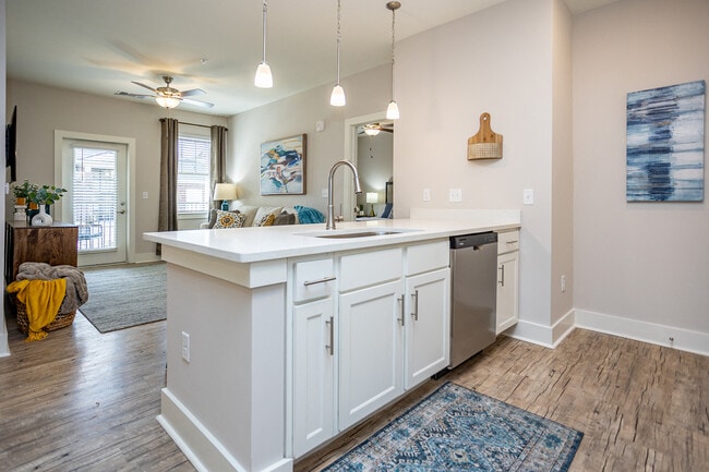 Photo - Farragut Junction Apartments