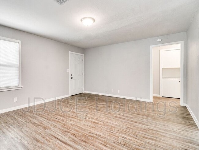 Photo - 536 E Northrup Dr