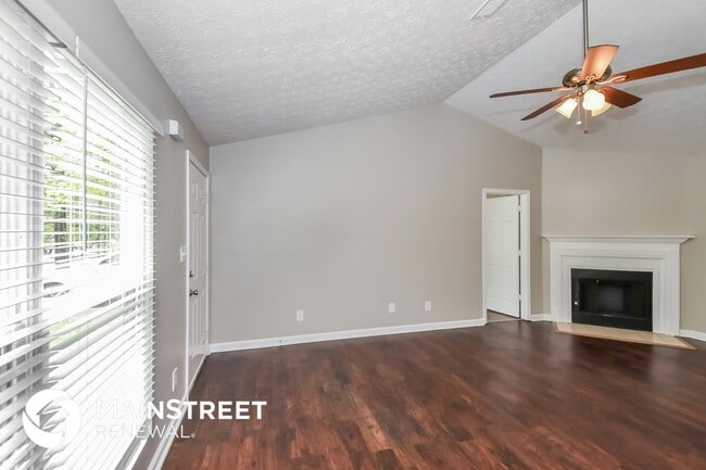 Photo - 2745 Sapphire St