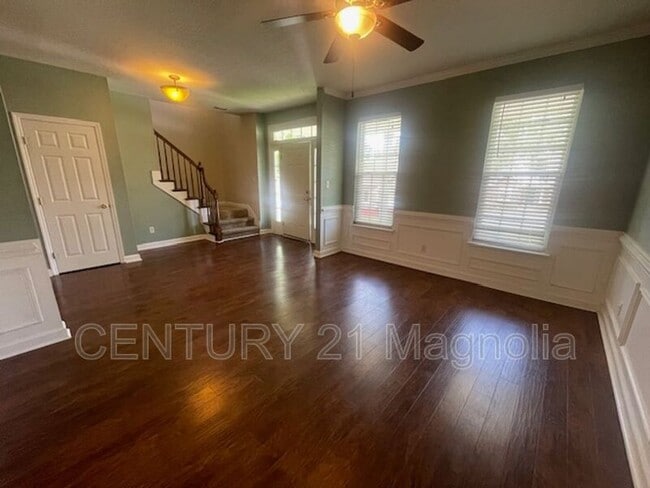 Photo - 832 Prairie Ln