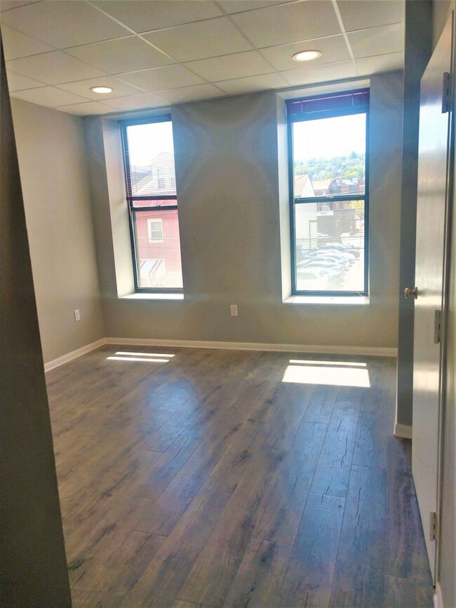 Photo - 2323 Sidney St Unidad 2