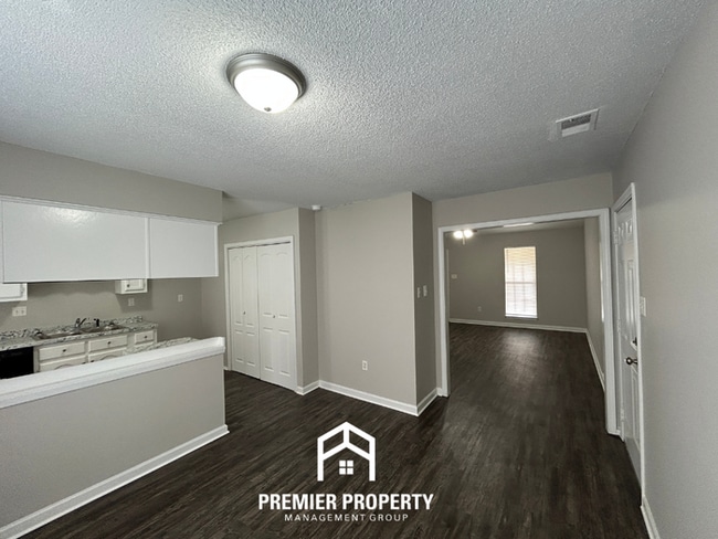 Photo - 3760 Ivanhoe Dr