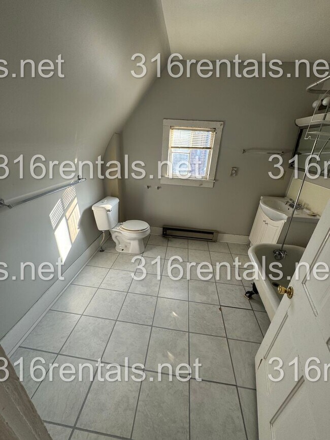 Photo - $875 - 2 bed 1 bath - Duplex Unidad 1500 N Main St