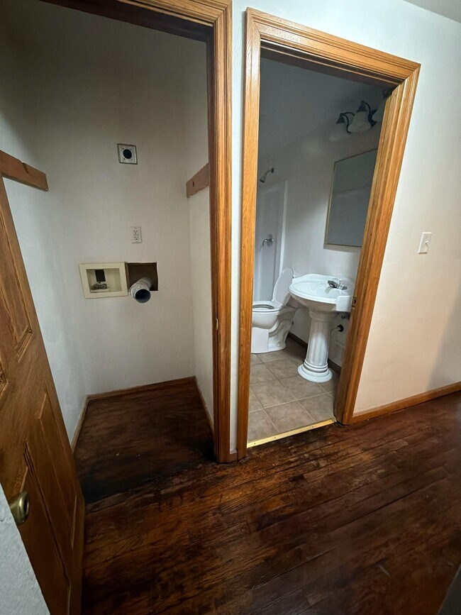 Photo - 827 Garlow Blvd