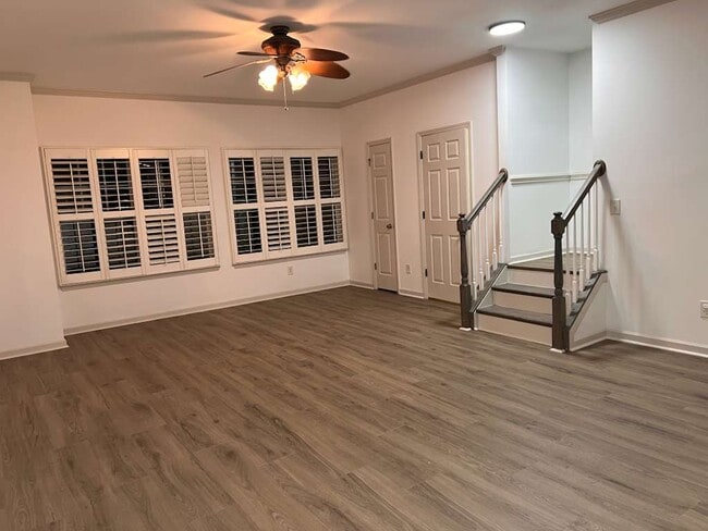 Photo - 132 Darley Dale Loop