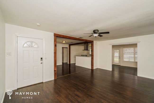 Photo - 294 El Monte Blvd