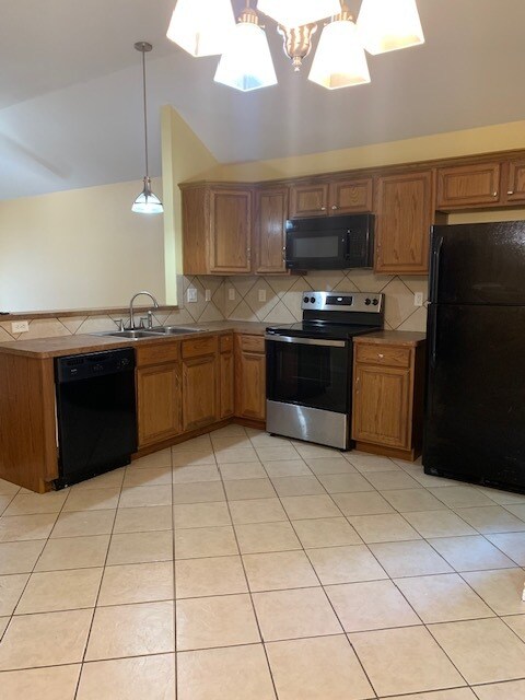 Photo - 5720 Shadowbend Cir W