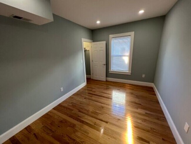 Photo - Beautiful Porter/Harvard 2 bedroom apartme...