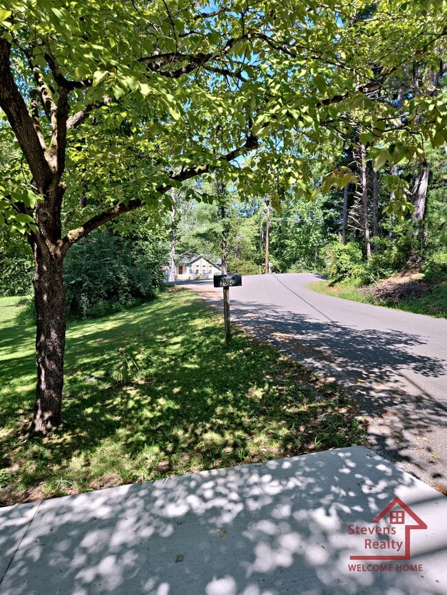 Photo - 2050 Wildwood Rd