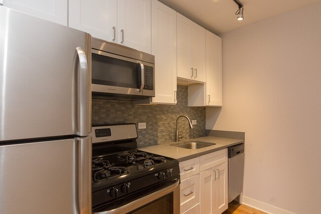 Building Photo - 557 W Arlington Pl Unit A08C Rental